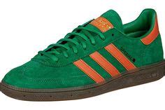 grüne adidas mit orangen streifen|adidas grüne sneaker.